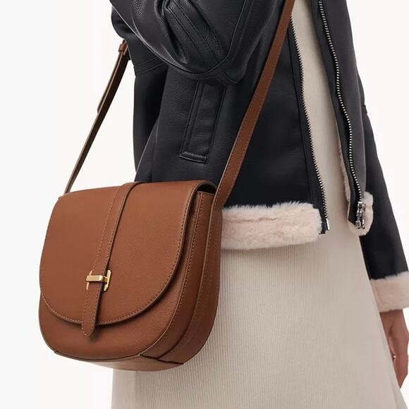 Fossil Emery Leather Saddle Bag Crossbody Medium Brown Pebbled Leather $195 NWT - Picture 2 of 4